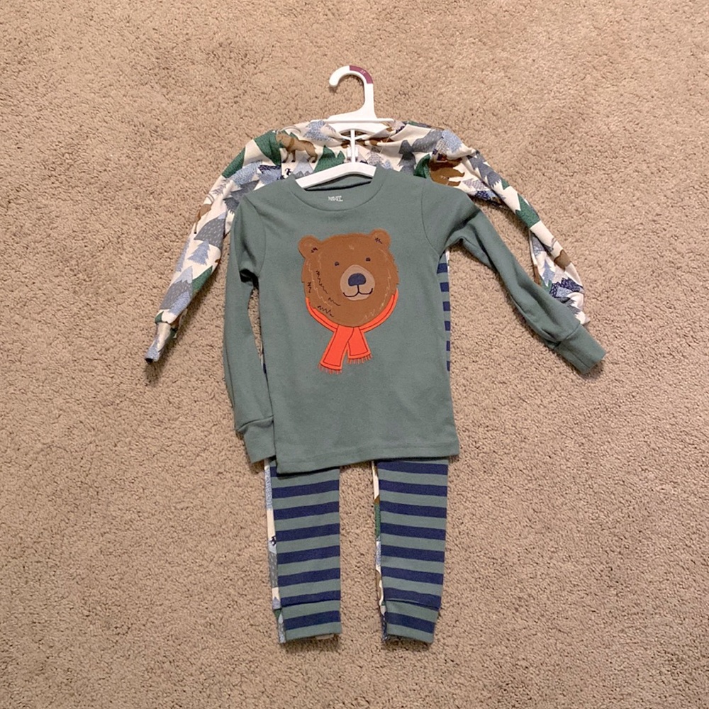 4 piece pajamas (2 pairs)
